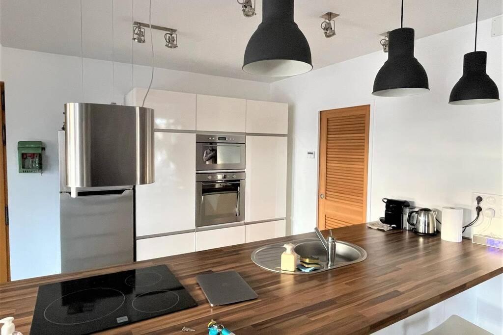 Superbe Loft 100m2 Proche Cathedrale Avec Parking Appartement